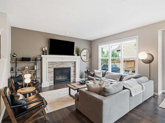 3rd image of 6 Mahogany Ln SE