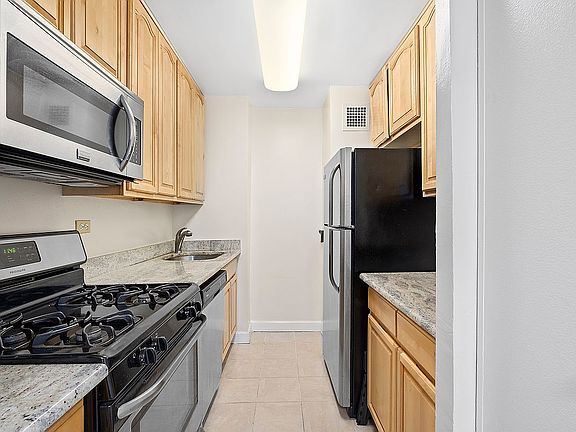 3rd image of 301 E 79th St APT 24L
