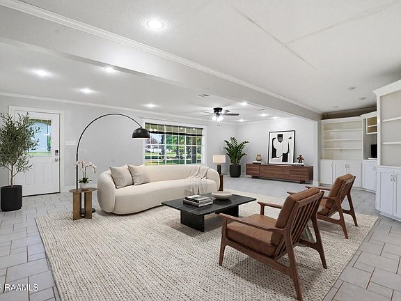 3rd image of 121 W Edith Rd