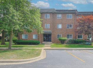 929 Buccaneer Dr APT 2, Schaumburg, IL 60173