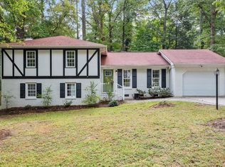 704 Chesapeake Ln, Cary, NC 27511