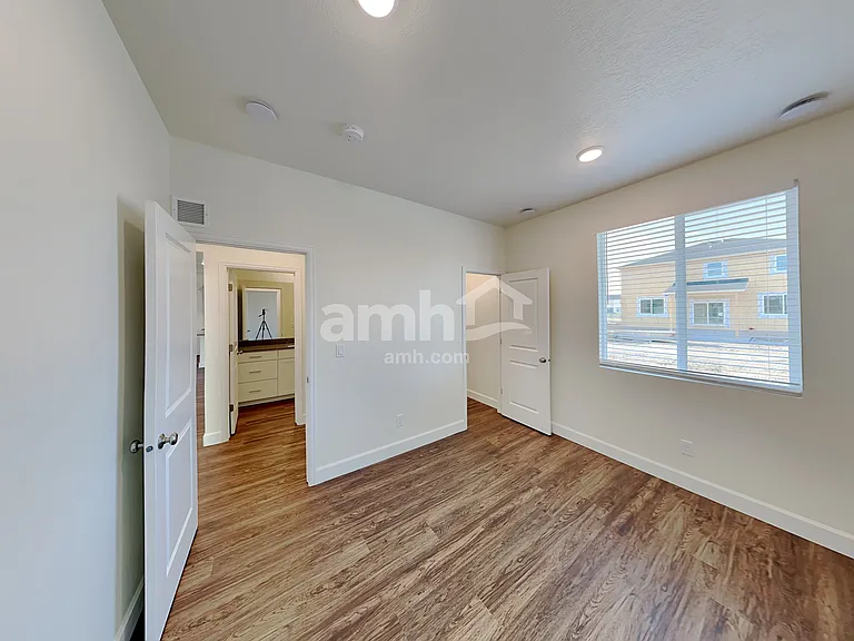 2624 W 3340 S — Photo 21