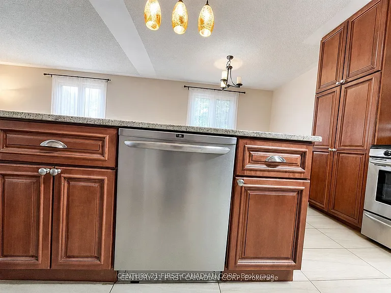 1341 Aldersbrook Rd — Photo 6