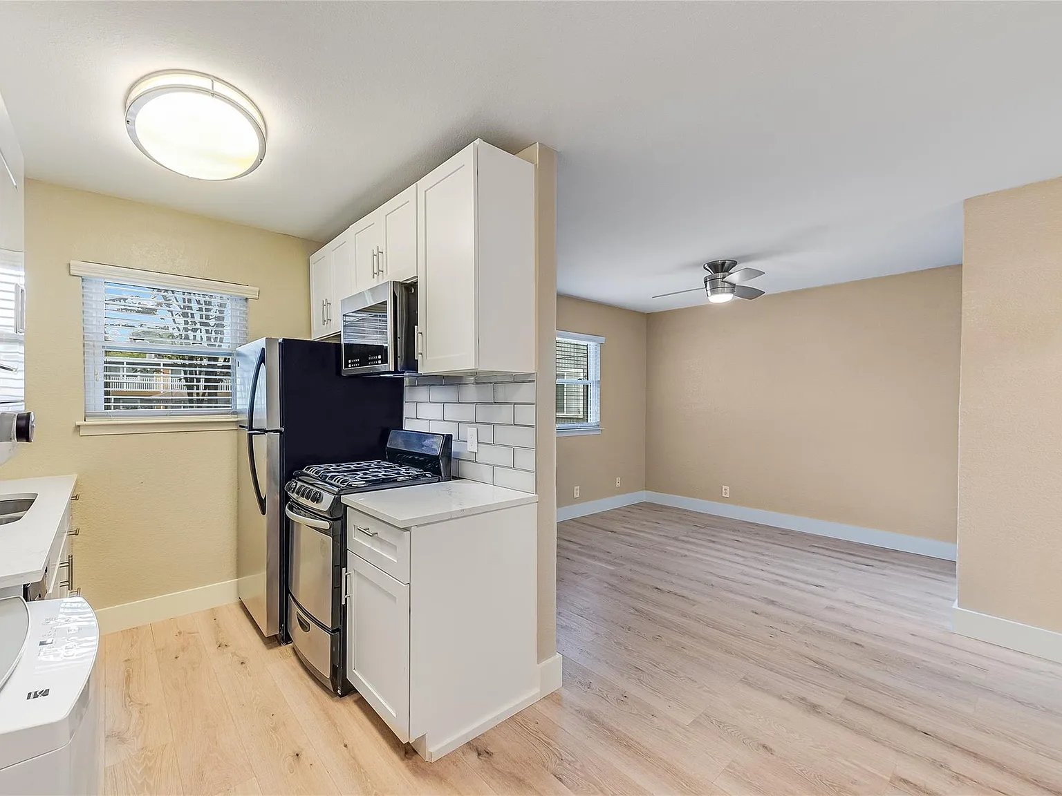 2 bed, 1.0 bath, 800 sqft, $1,355 — Photo 2