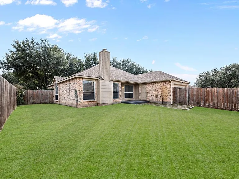7700 Glenoaks Dr — Photo 26