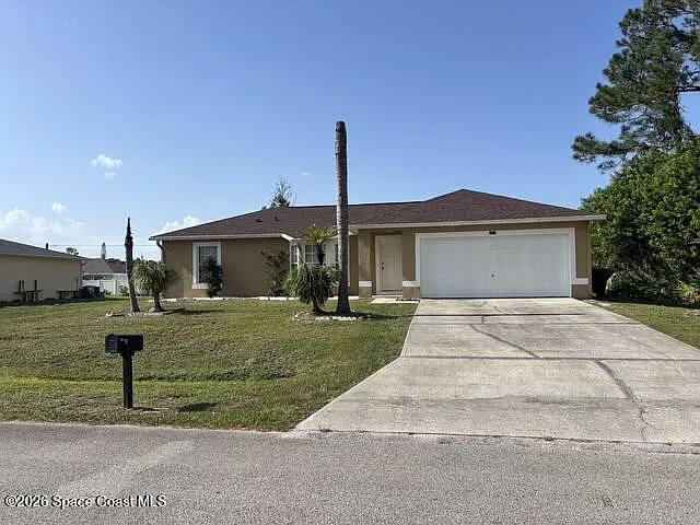 3 bed, 2.0 bath, 1068 sqft, $1,900 — Photo 2
