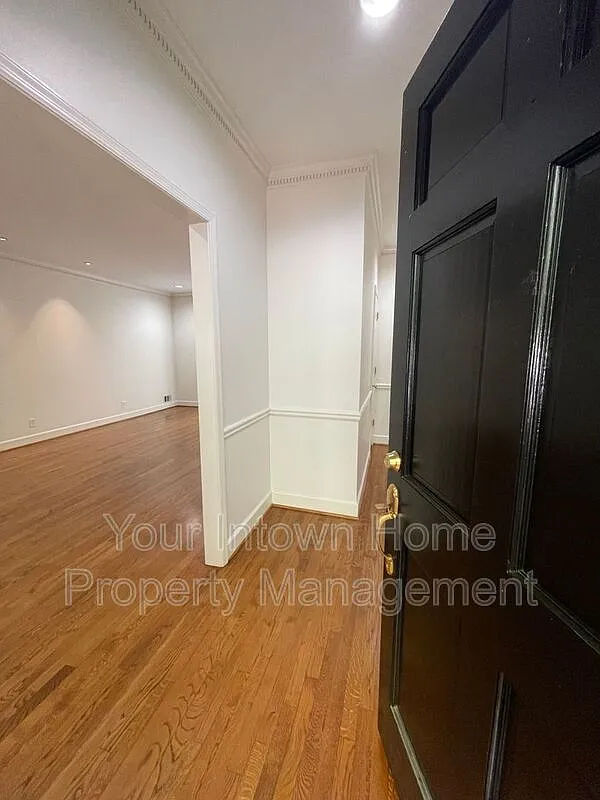 3 bed, 2.5 bath, 2599 sqft, $3,250 — Photo 2