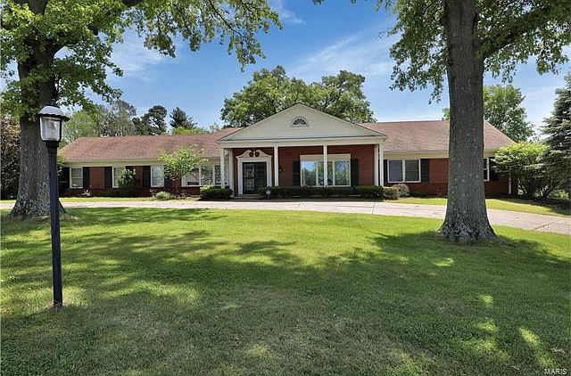 1st image of 1 Chapel Hill Est