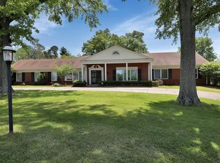 1 Chapel Hill Est, Saint Louis, MO 63131