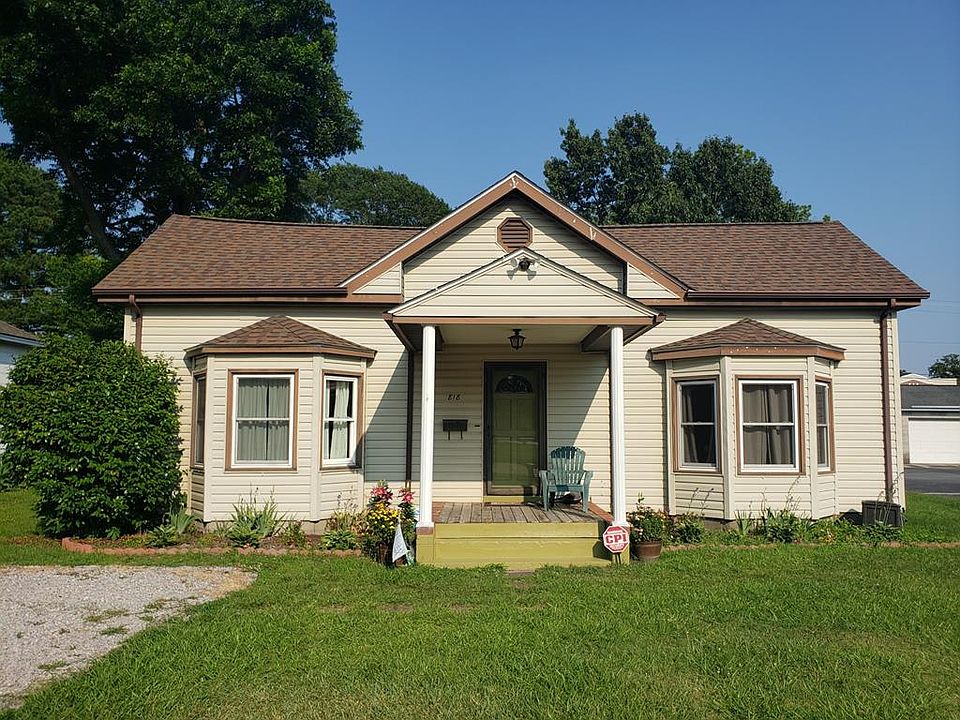 1st image of 818 Jackson St
