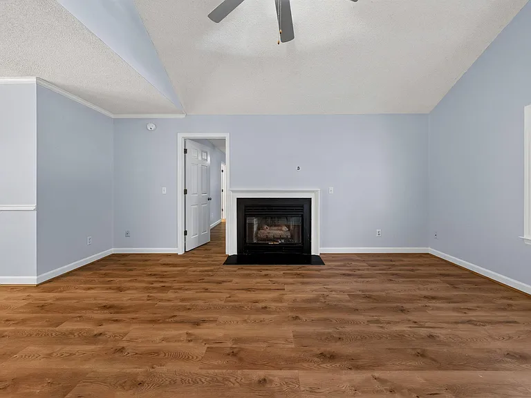 1249 Skyview Dr — Photo 8