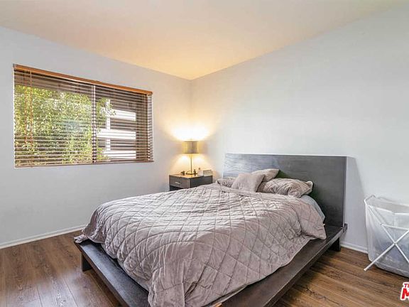 5th image of 283 S Hudson Ave APT 1