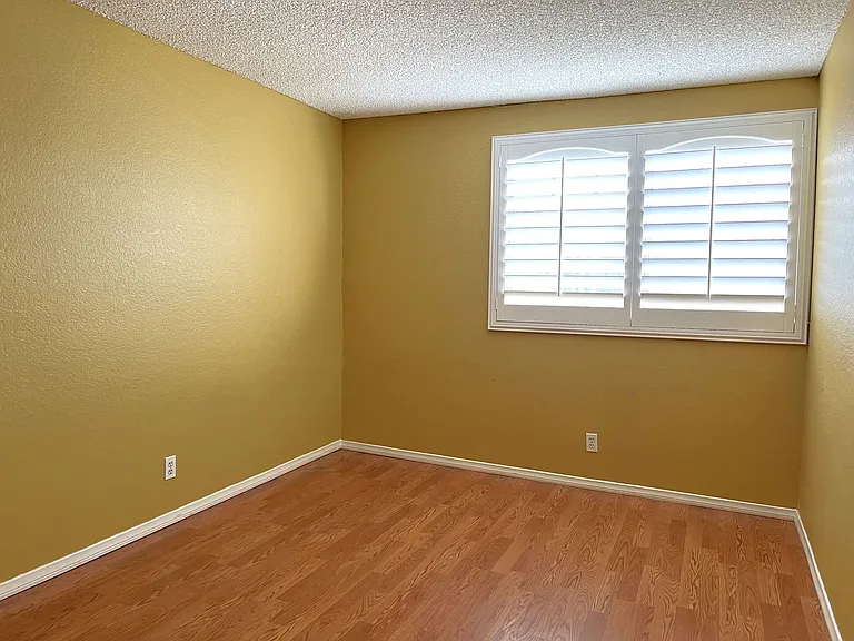 1349 Crestmont Dr — Photo 25