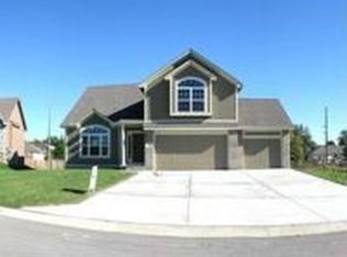 103 S Eastglen Dr, Raymore, MO 64083