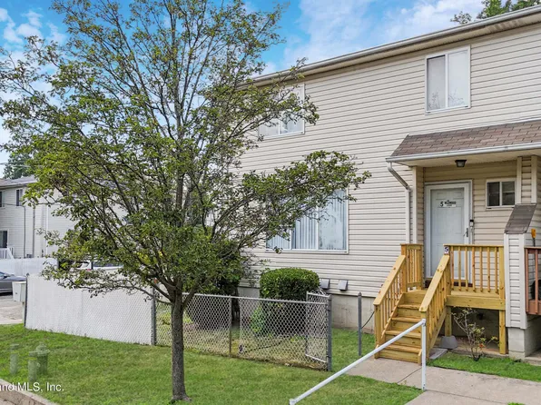 5 Wildwood Ln, Staten Island, NY 10307