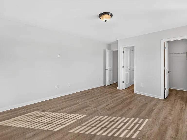 2472 Melfield Dr — Photo 23