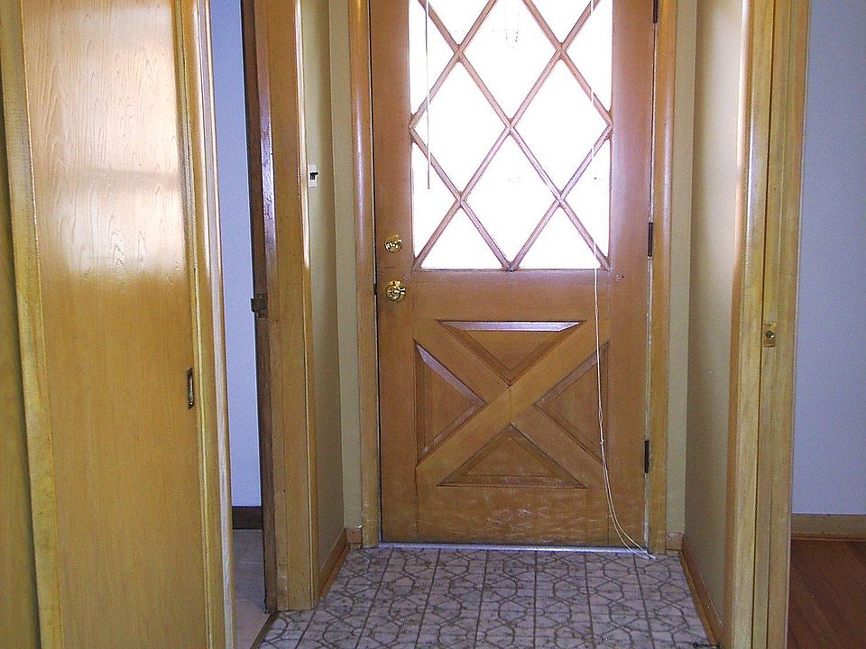Entry foyer with Double Guest Closet