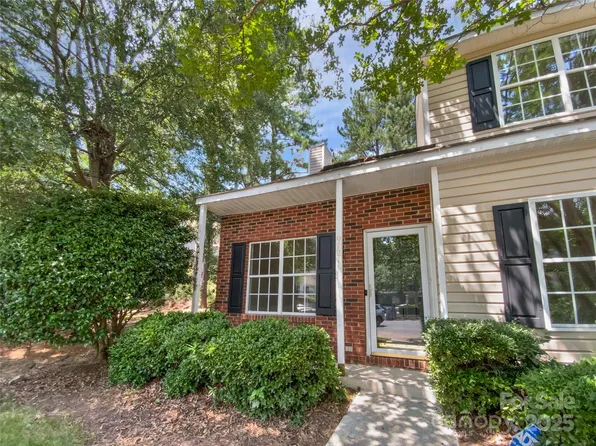 9121 Charminster Ct, Charlotte, NC 28269