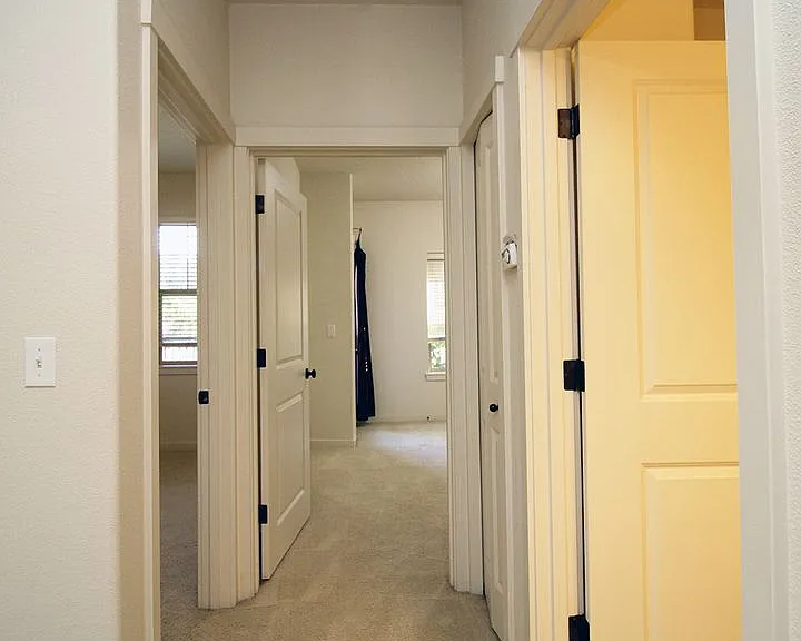 690 NE Adwick Dr — Photo 12