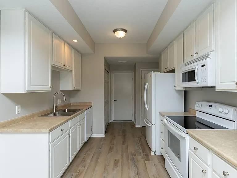 1108 NE 7th Ln — Photo 8