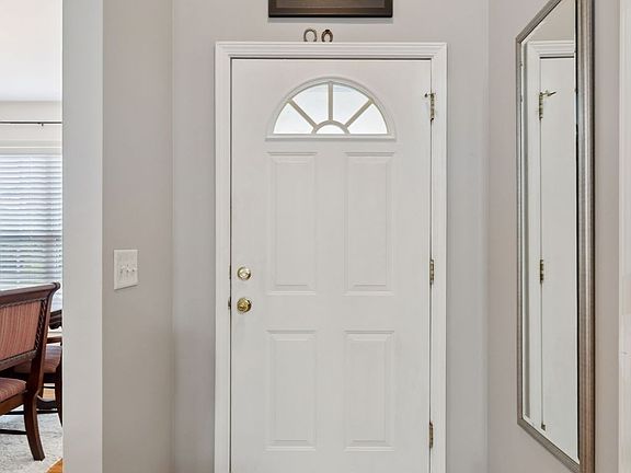 5th image of 304 Jackson Way Ct
