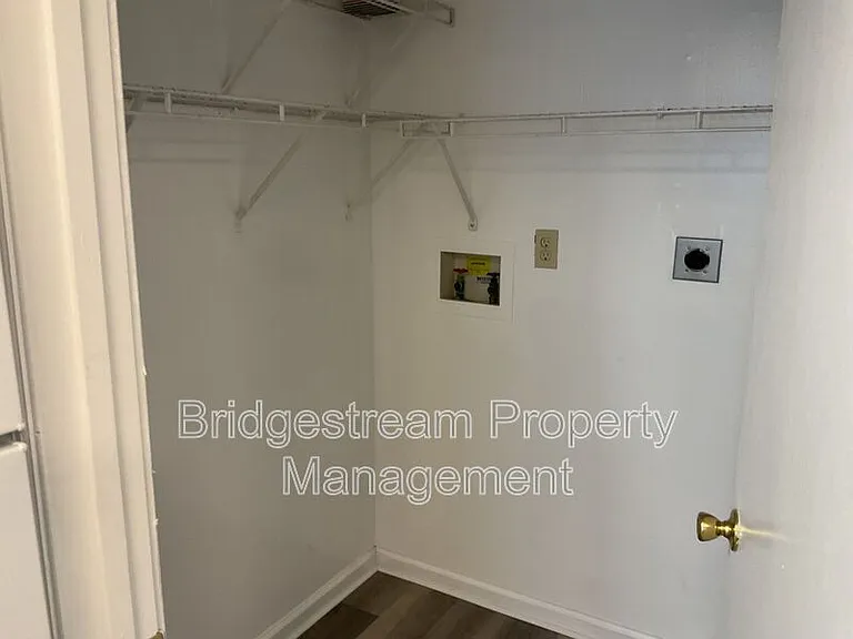 961 Taylorsview Dr — Photo 7