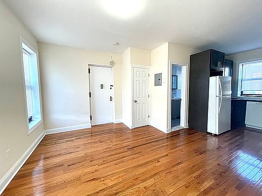 2nd image of 25-45 18th St #2SS
