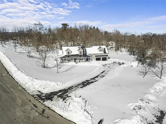 2nd image of 9 Rivercrest Ln