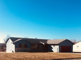 1029 Country Club Dr, Eureka, KS 67045