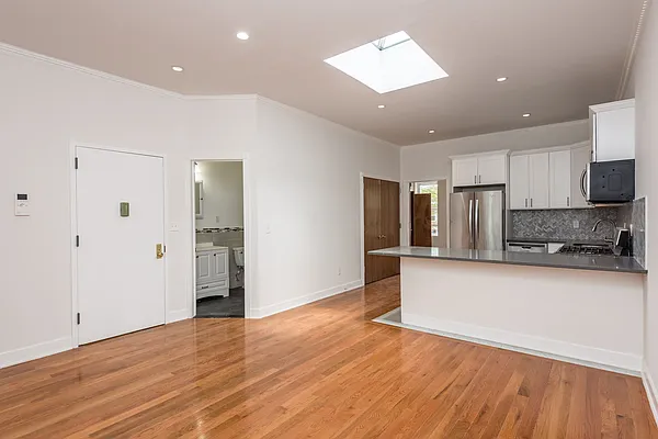 Rented by Nooklyn NYC LLC | media 9