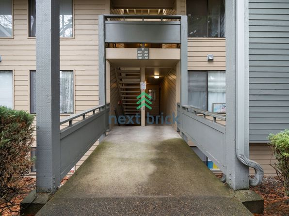 4810 200th St SW APT D301