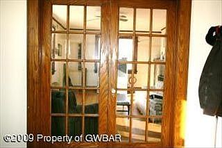4th image of 560 Carey Ave
