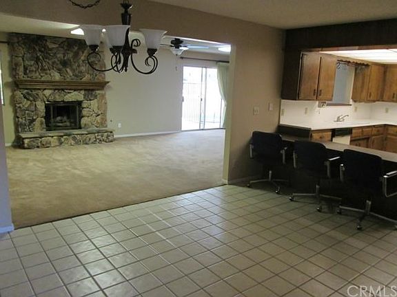 4th image of 41913 Mayberry Ave