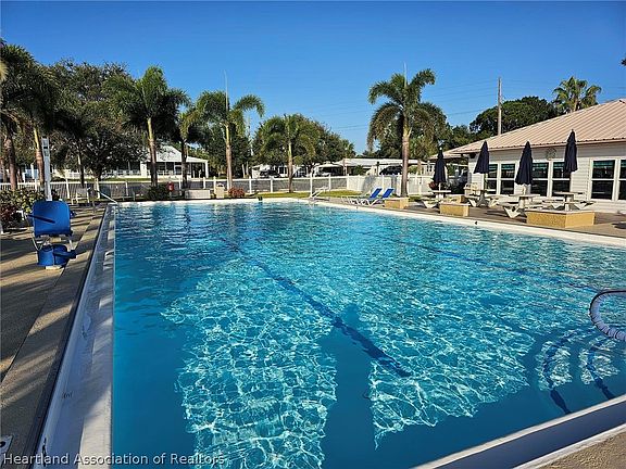4th image of 30 Beachfront Ln