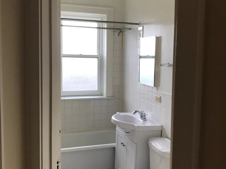 1250 W Albion Ave #2S — Photo 4