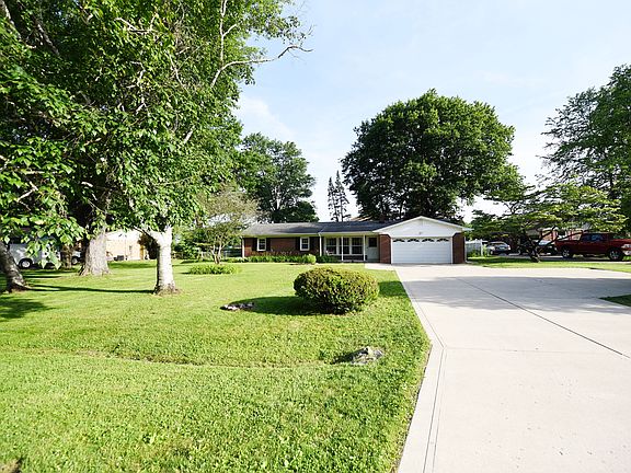 3rd image of 2511 Colony Ct