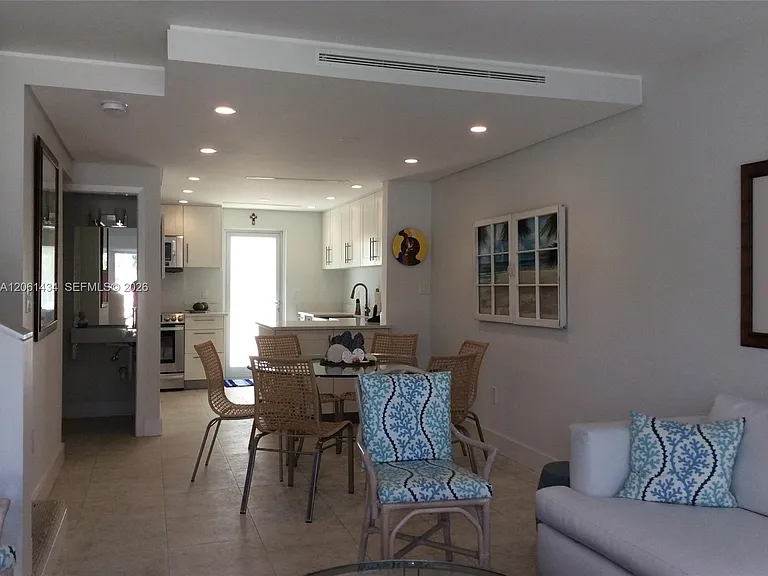 881 Ocean Dr #Townhouse 3 — Photo 4