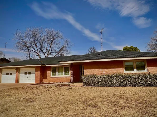 1106 8th St, Olton, TX 79064