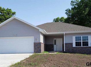 1009 Arthur St, Beatrice, NE 68310