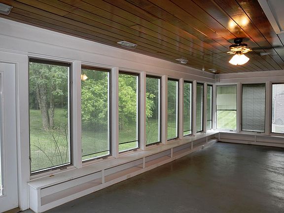 5th image of 641 Lakeshore Dr