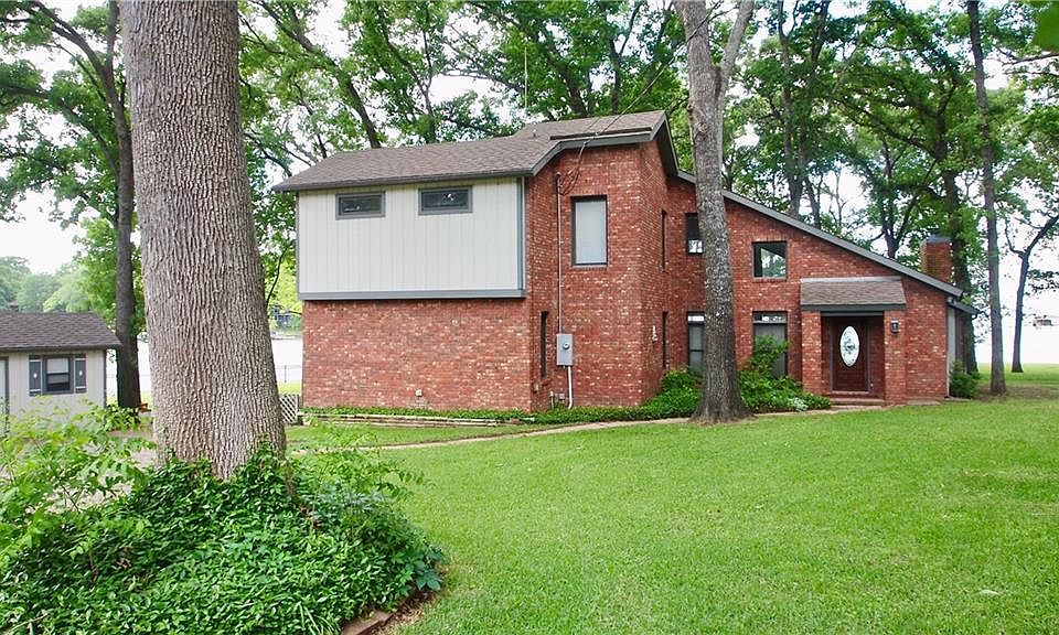 1st image of 105 Deerwood Cir