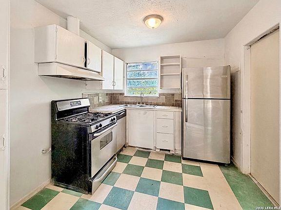5th image of 150 FERNCROFT DR