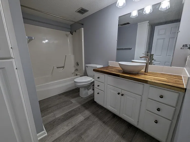 223 Carson St #2 — Photo 6
