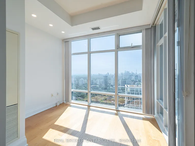 2191 Yonge St #4403 — Photo 10
