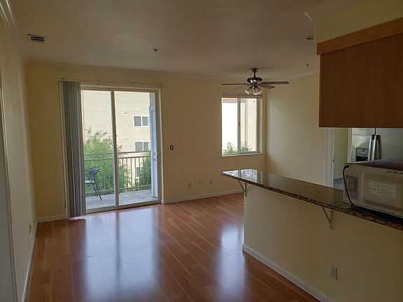 3rd image of 2330 University Ave Unit 230