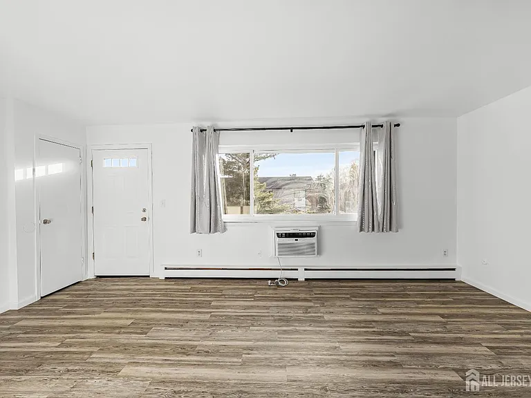 128 Cricket Ln — Photo 3