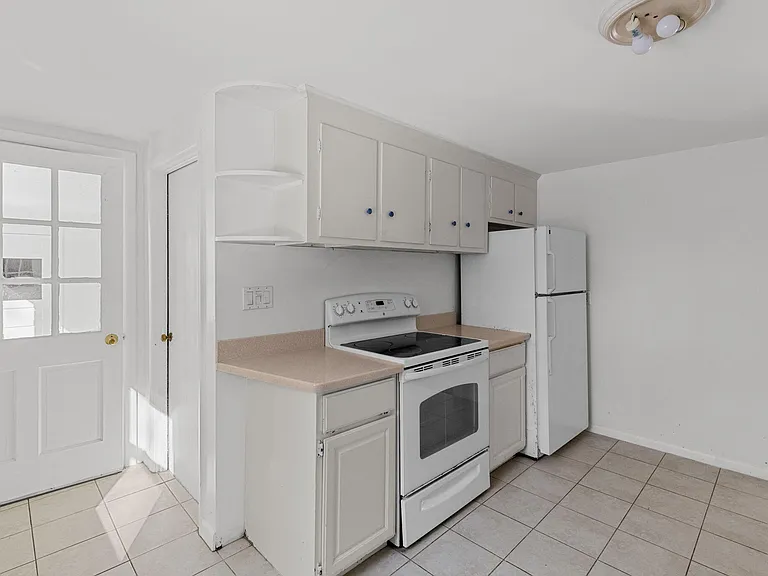 351 Swift Ave — Photo 11