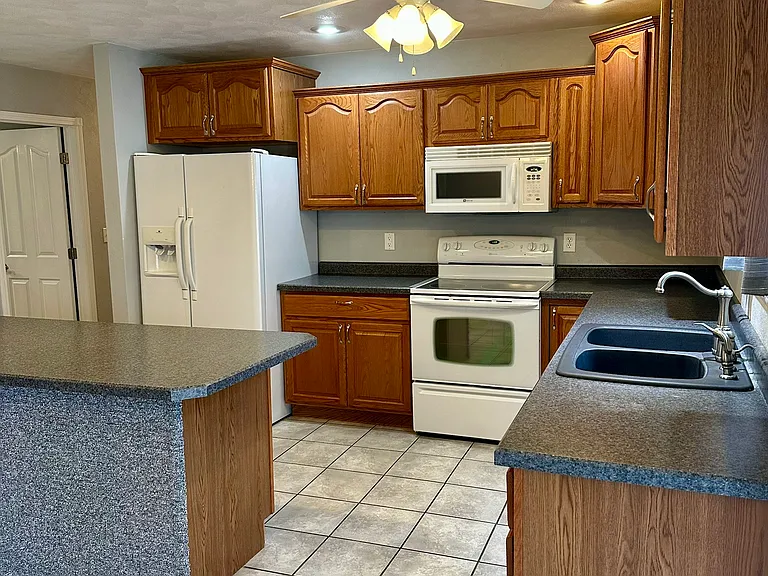 320 Holland Rd — Photo 7