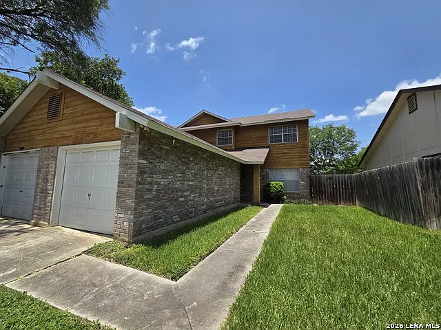 2 bed, 1.5 bath, 1927 sqft, $1,500 — Photo 2