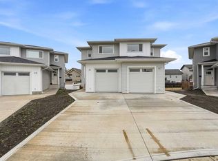 81 W Pinnacle Close, Blackfalds, AB T4M0M3